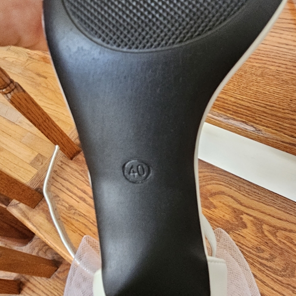 Women shoes with Bow: Color: white Size 40 (9) - Picture 3 of 13